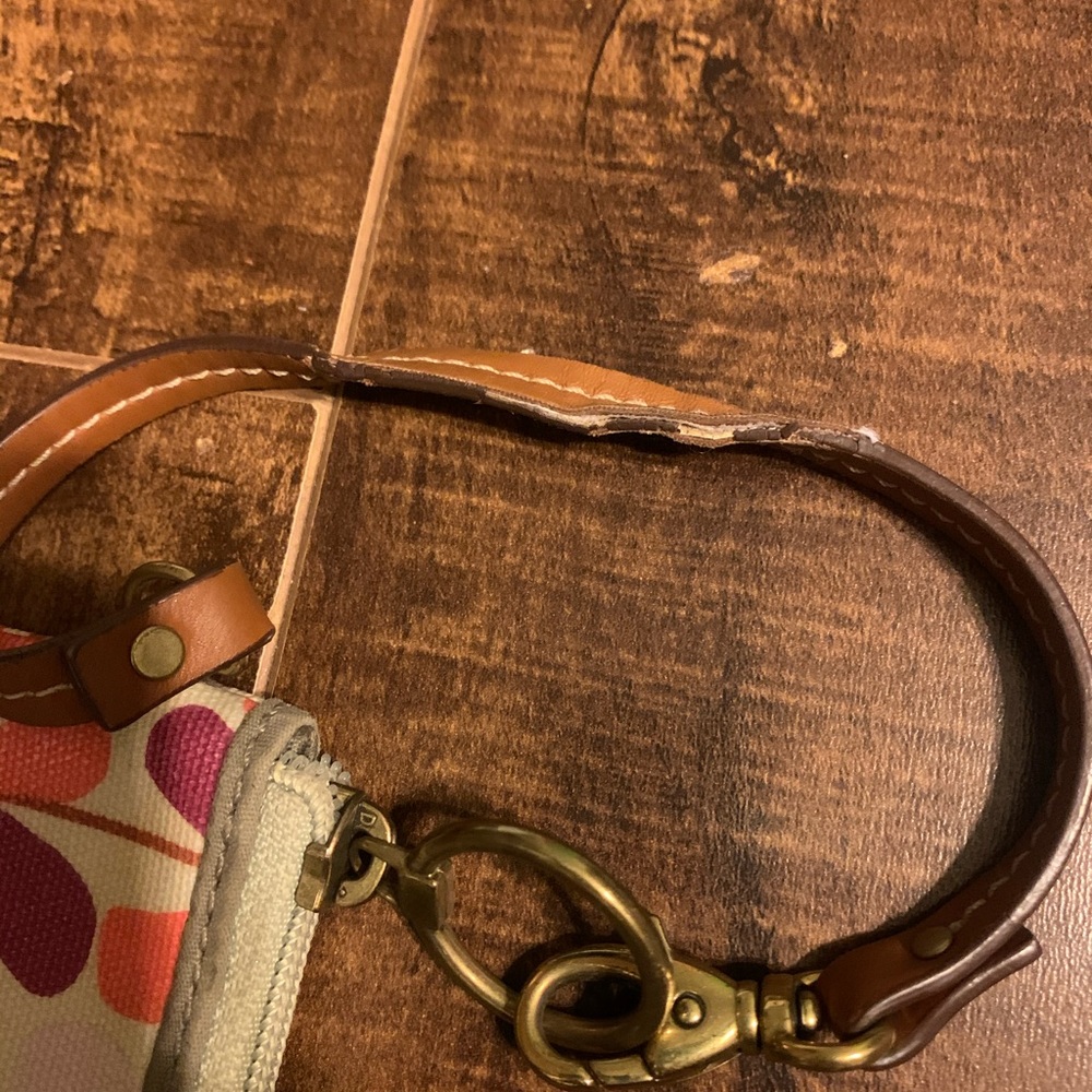 FOSSIL wristlet - Picture 3 of 3